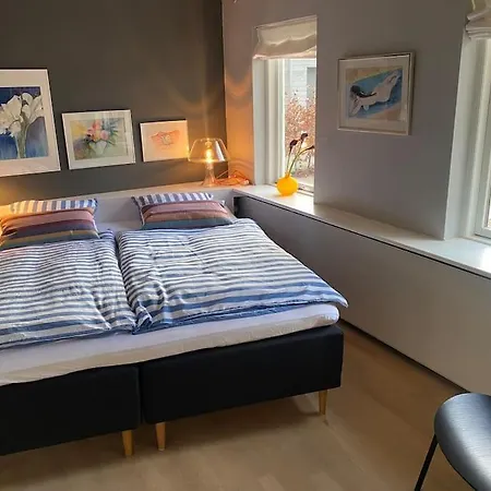 Skont Hus Pa Landet Taet Pa Billund Give